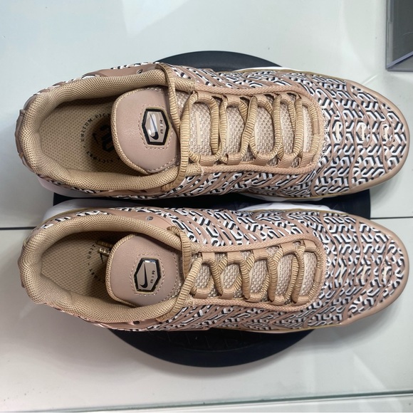 🆕 Nike	Wmns Air Max Plus 'United in Victory' - Womens 8 - Picture 6 of 11